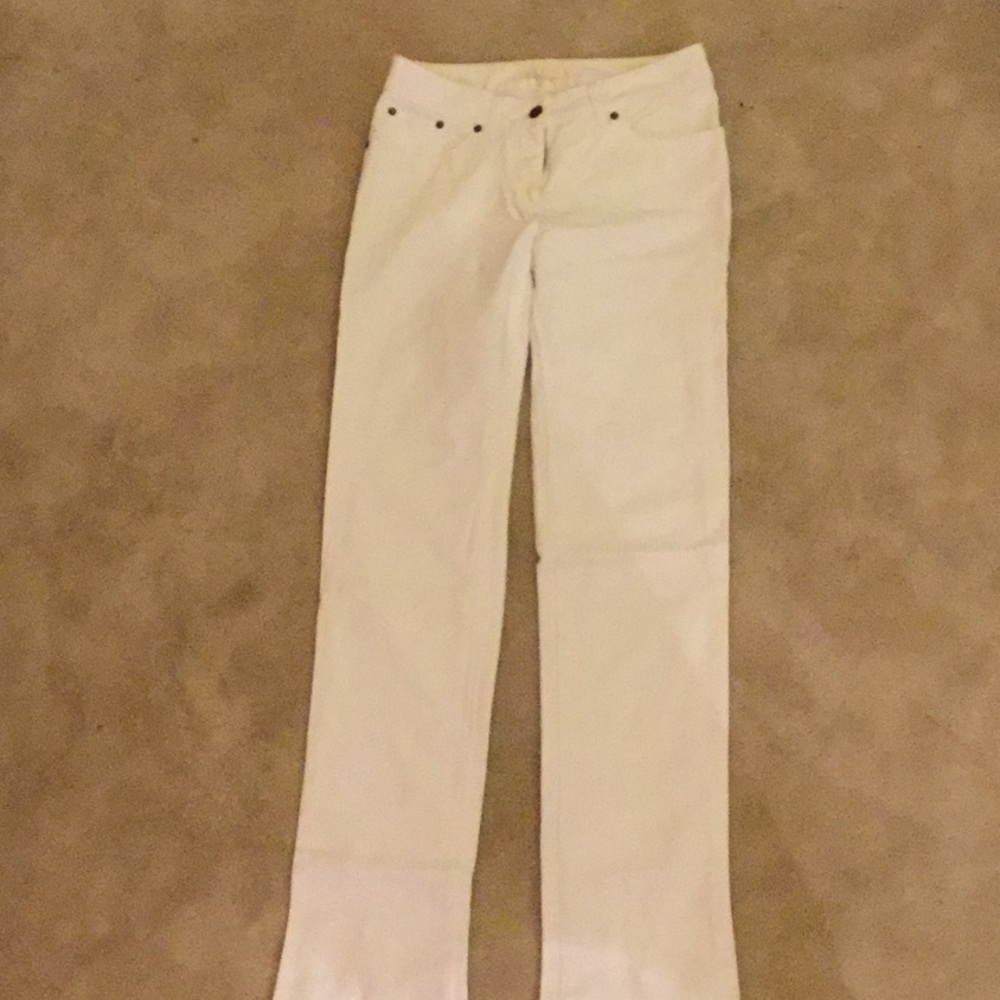 Valentino white Jeans. size 6. Never worn.